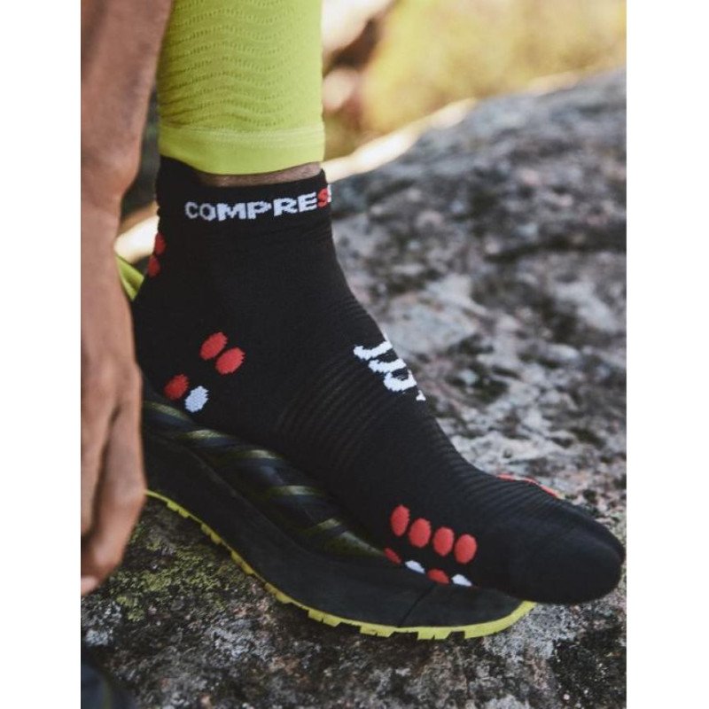 MEDIA CALCETIN PRO RACING V4.0 RUN LOW NEGRO - ROJO